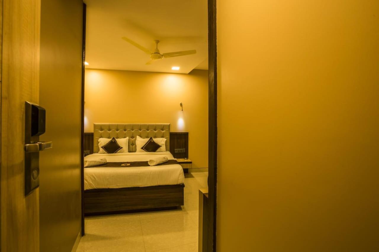Hotel Golden Crown Bombaim Exterior foto