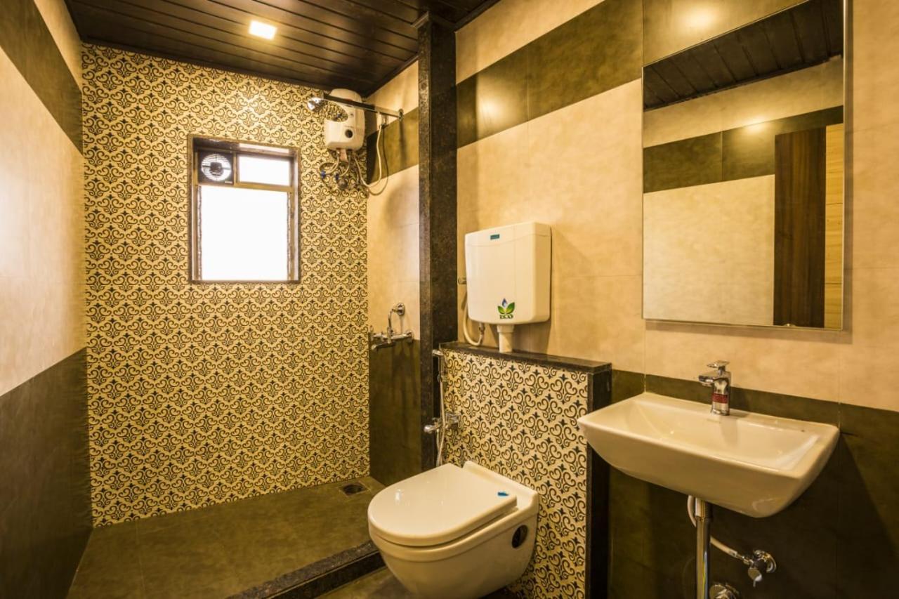 Hotel Golden Crown Bombaim Exterior foto